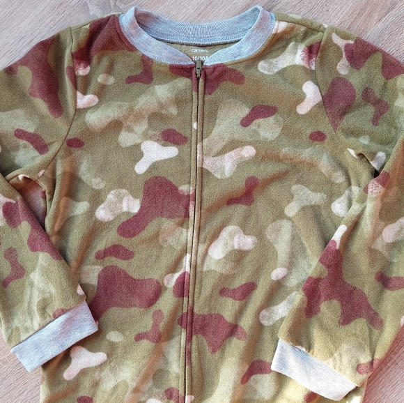 Bundle of Carter's fleece feet pajamas (update on bottom) - Picture 7 of 16